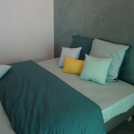 Agreable Appartement Proche Gare Libourne Kültér fotó